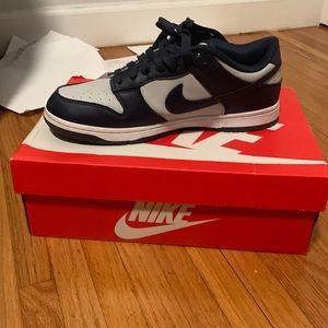 Nike dunk low size 9.5